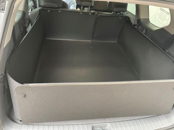 Kofferraumschutz KIA EV9. Selbststehend ohne Klett oder Schraubenbefestigung. Extraklasse für Hundetransport